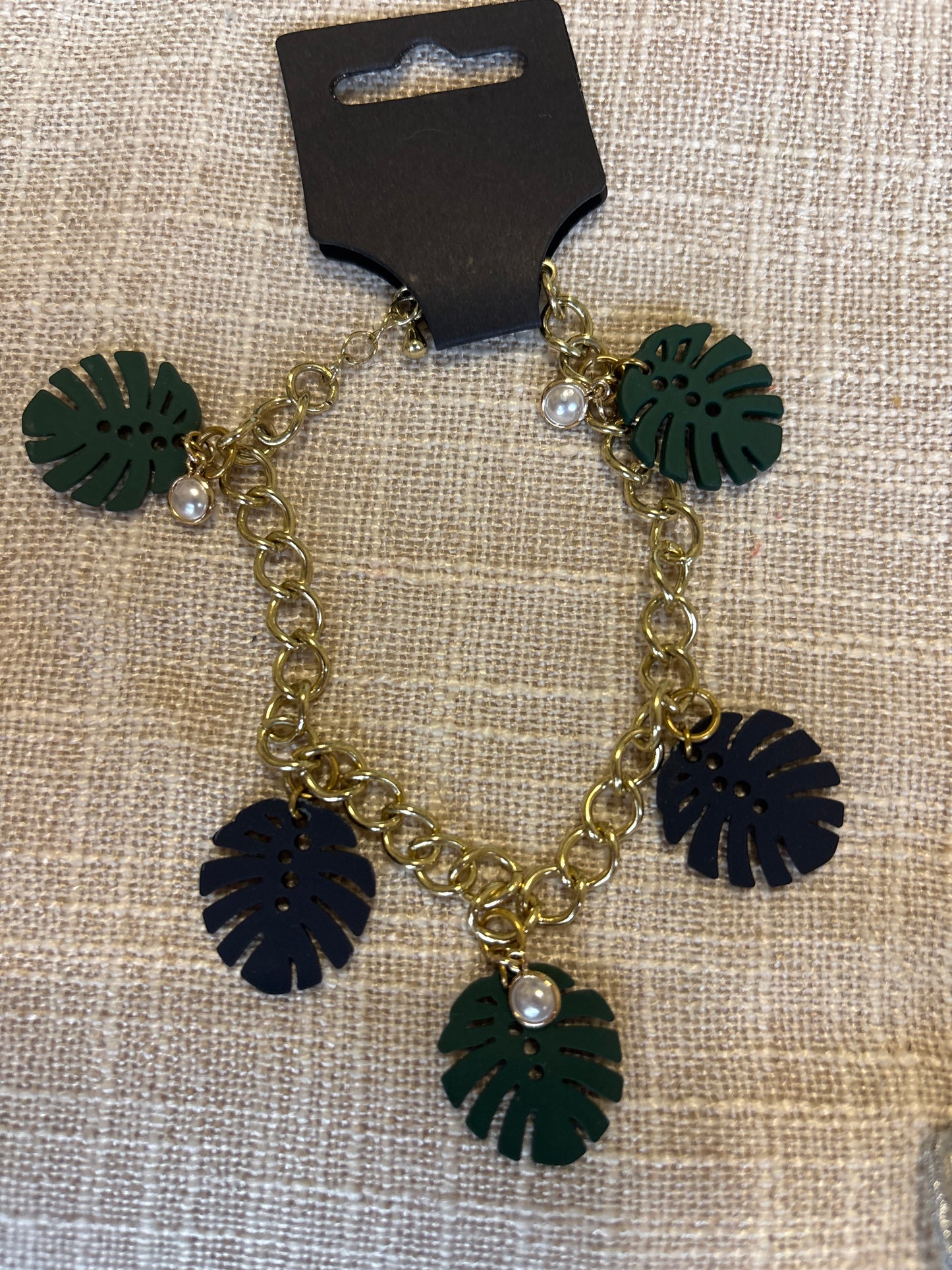 Leaf charm bracelet