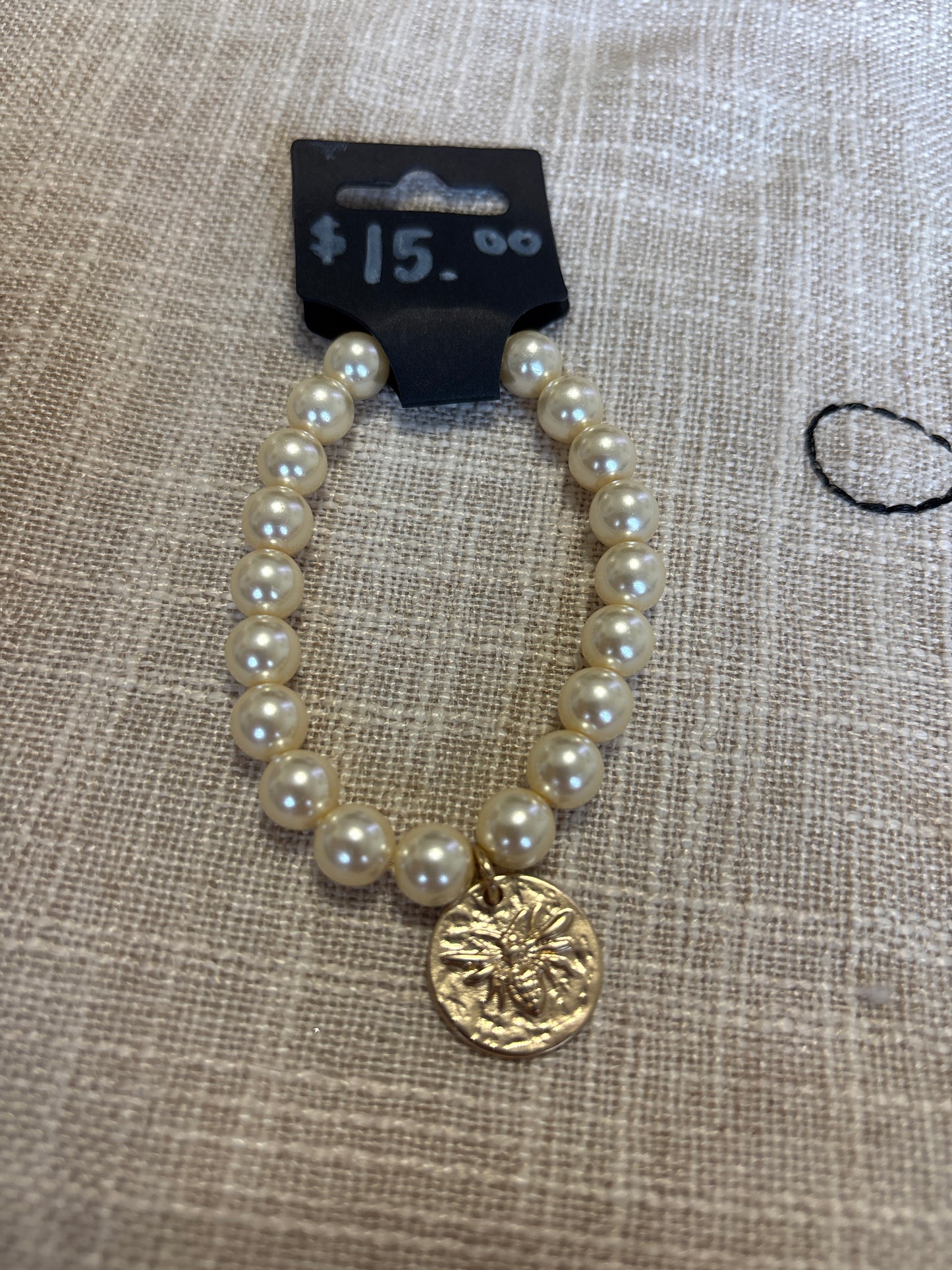 Beaded bee bracelet