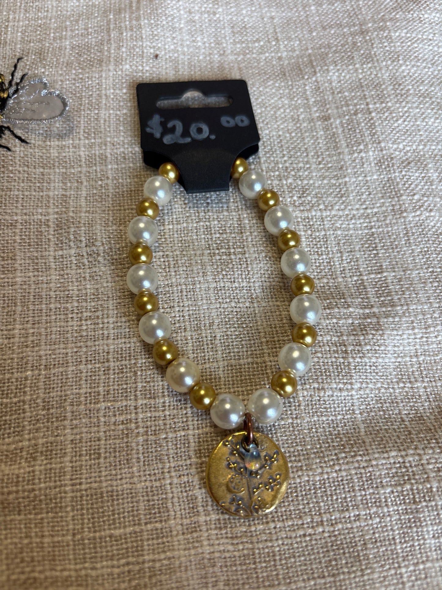 Beaded pendent bracelet