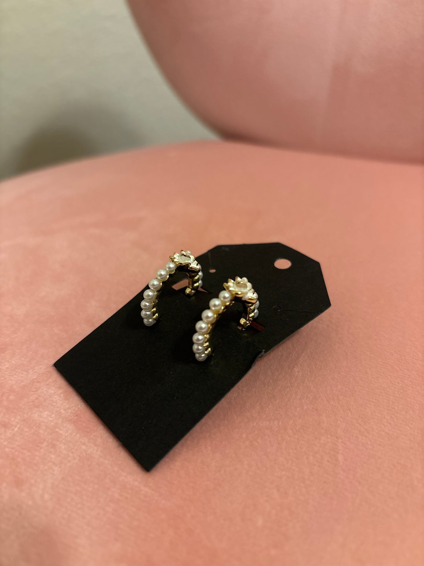 Flower pearl hoop earring