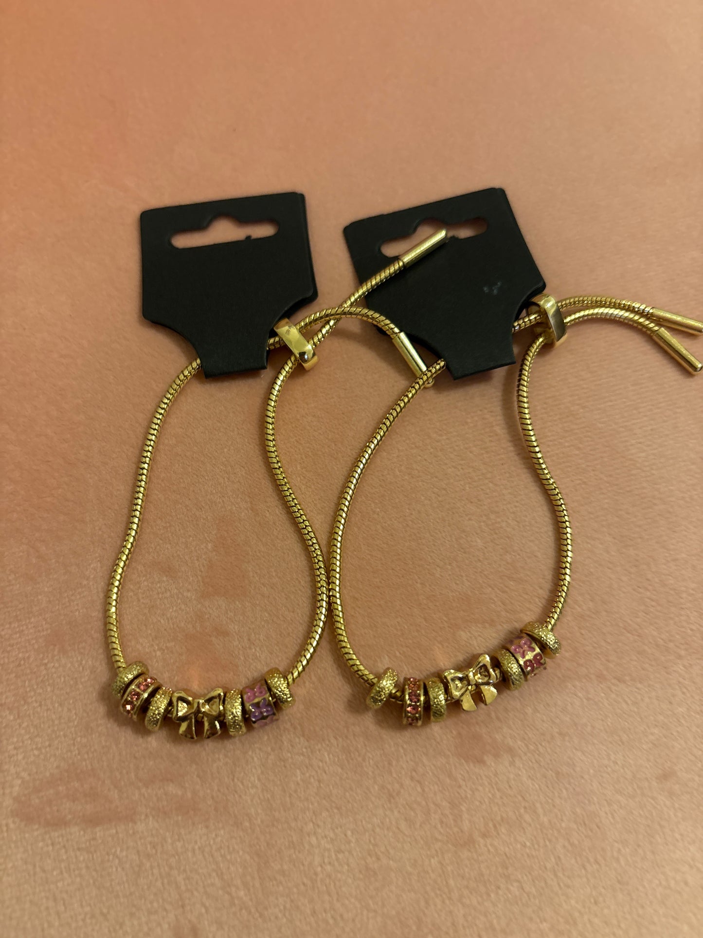 Adjustable bow bracelet