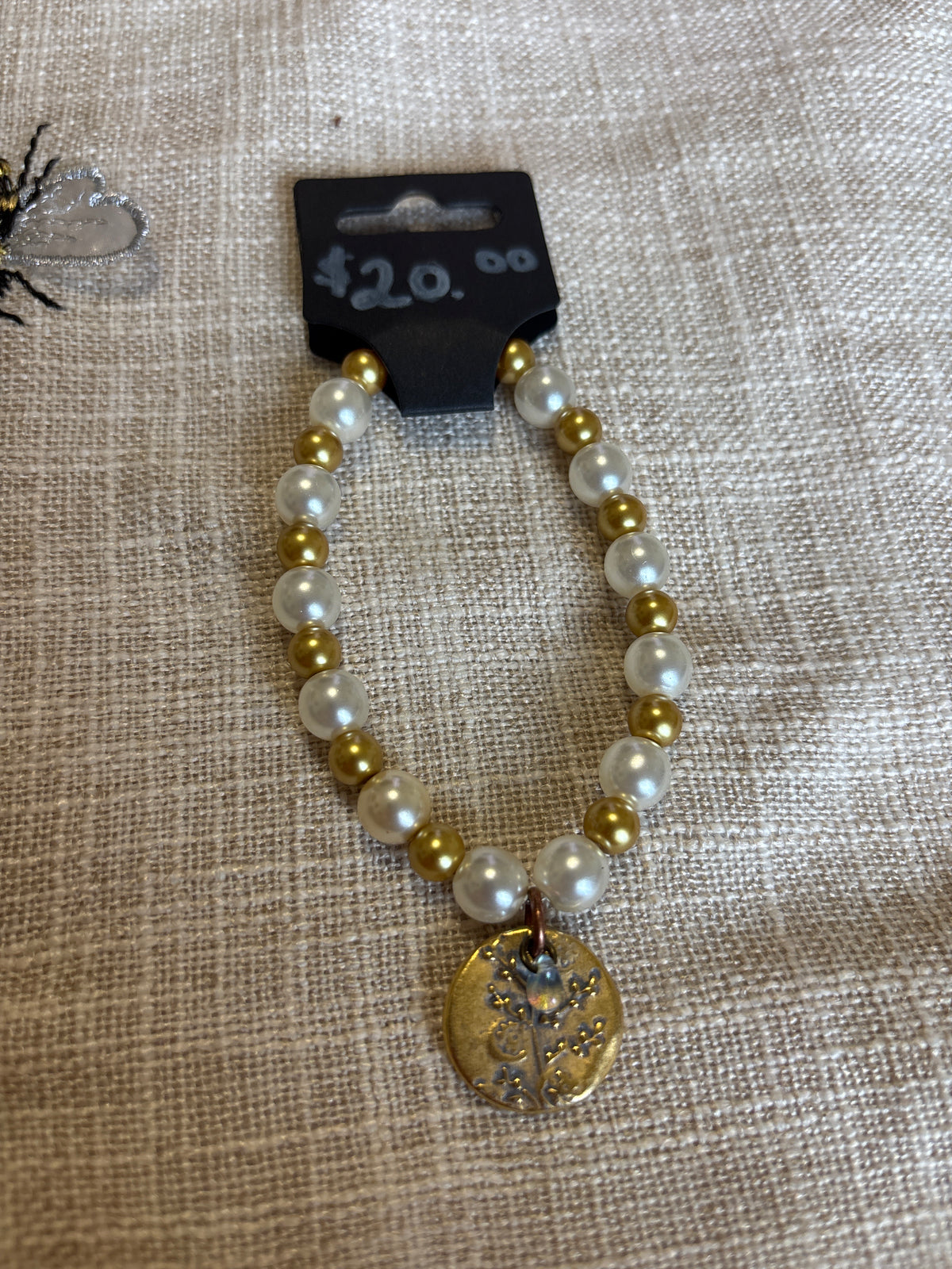 Beaded pendent bracelet
